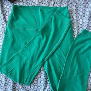 Lululemon women’s green leggings size 8